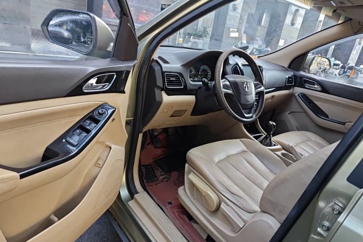 Used Baojun 730 2014 1.5L manual Comfort ESP version 7 seats