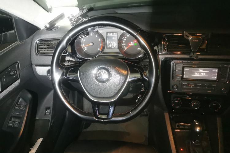 Used Volkswagen Sagitar 2015 1.6L Automatic Comfort Model Steering Wheel