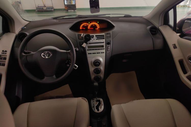 Used Toyota Yaris 2008 1.6G Automatic Deluxe Edition Center Console