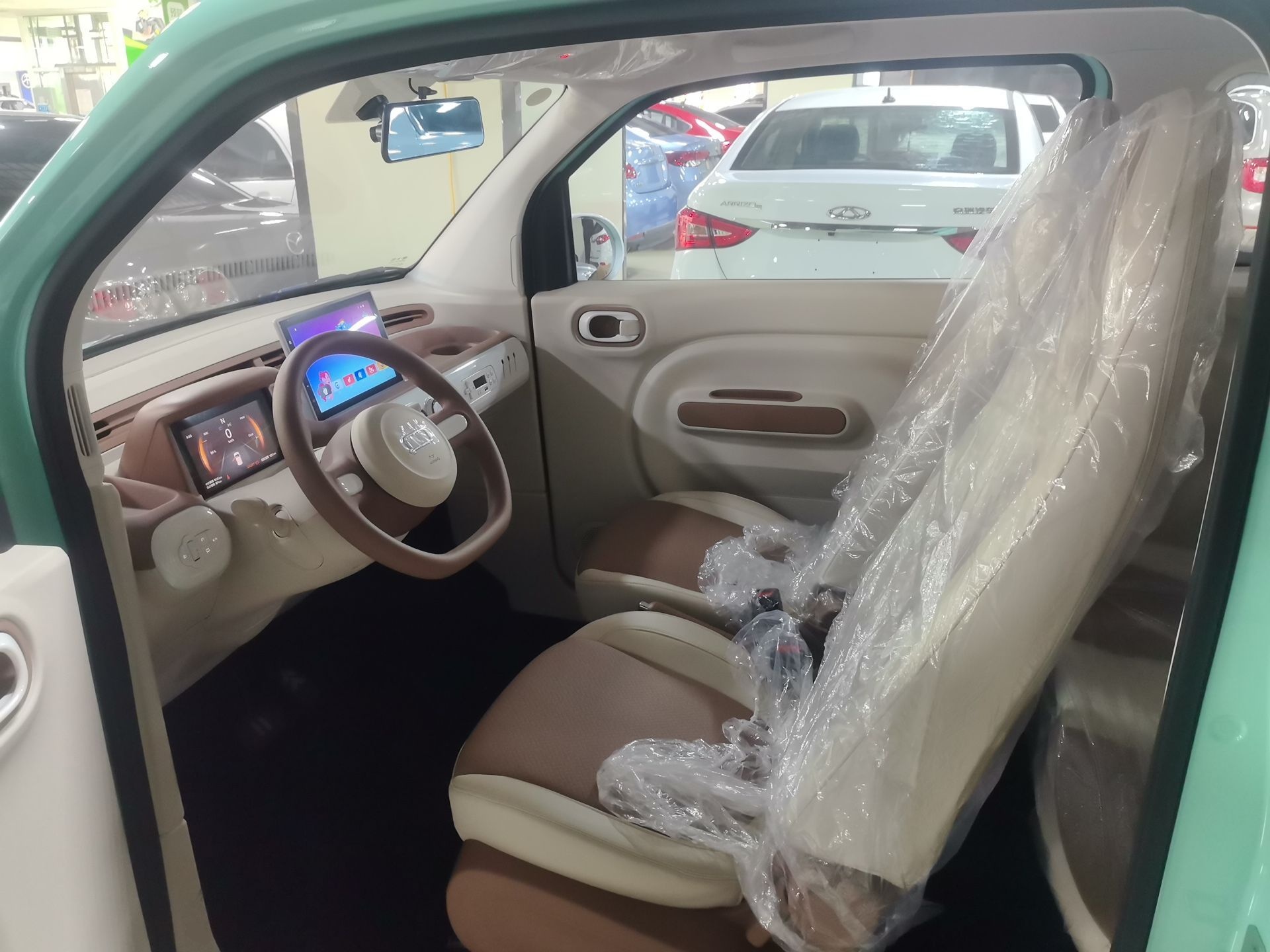 المقاعد الأمامية داخل السيارة