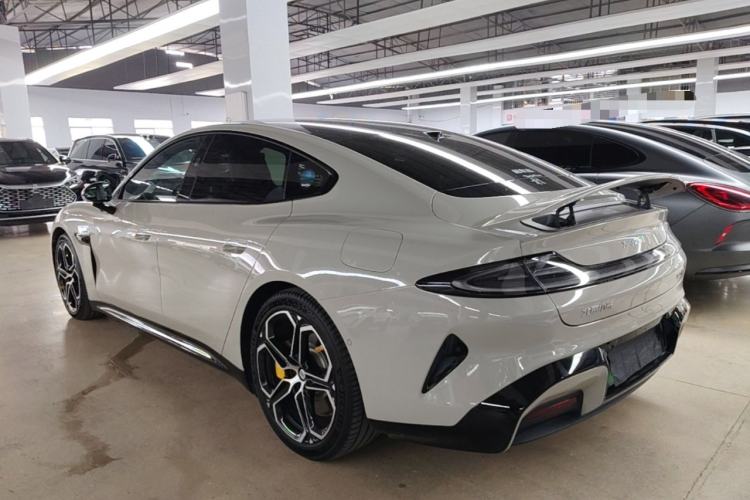 Used Xiaomi Auto SU7 2024 Four-Wheel Drive Ultra-Long Range Advanced Intelligent Driving Max Edition
