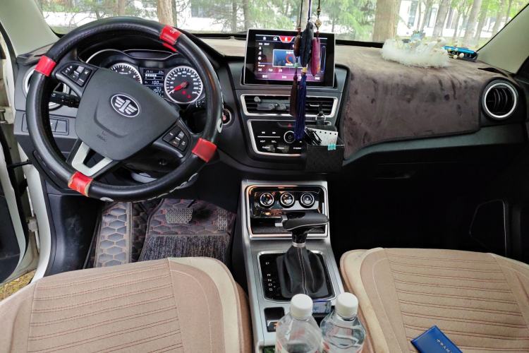 Used Bestune X40 2019 1.6L Automatic Luxury Edition China VI Center Console