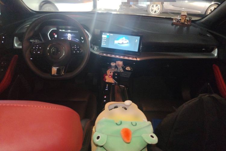 Used MG 5 2022 180 DVVT CVT Youth Luxury Edition Center Console