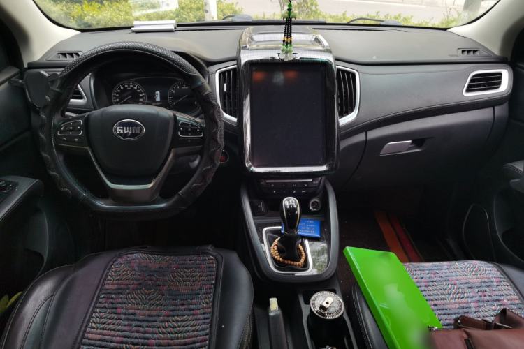 Used SWM X7 2016 1.8L Manual Luxury Edition 7 Seats Center Console