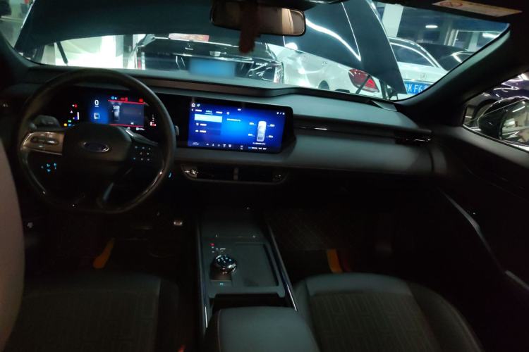 Used Ford Mondeo 2023 EcoBoost 180 Comfort Model Center Console
