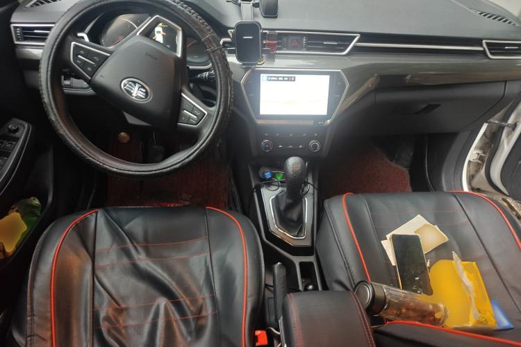 Used FAW Junpai CX65 2018 1.5L Manual Comfort Model Center Console