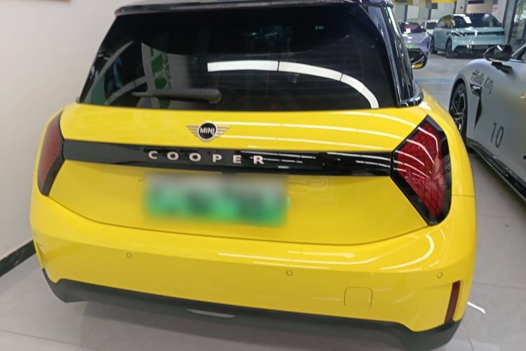 Used MINI Electric COOPER 2024 456km COOPER E Classic Edition
