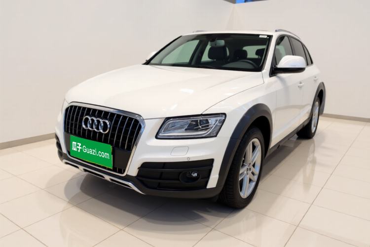 Used Audi Q5 2018 Collector's Edition 40 TFSI Technology Model Front Left 45 Deg