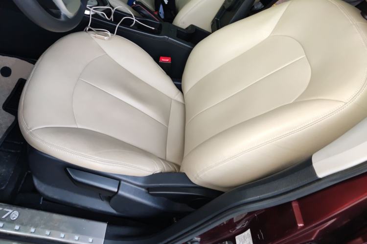 Used Venucia T70 2015 2.0L CVT Smart Choice Edition
