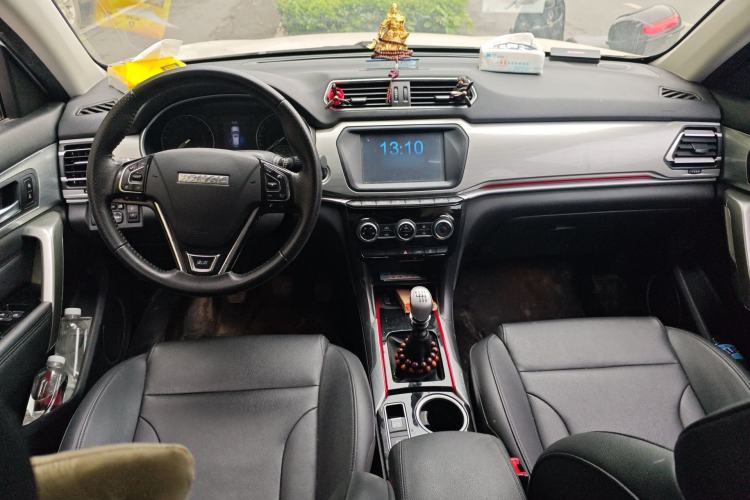 Used Haval H2 2017 Blue Label 1.5T Manual Two-Wheel Drive Luxury Model Center Console