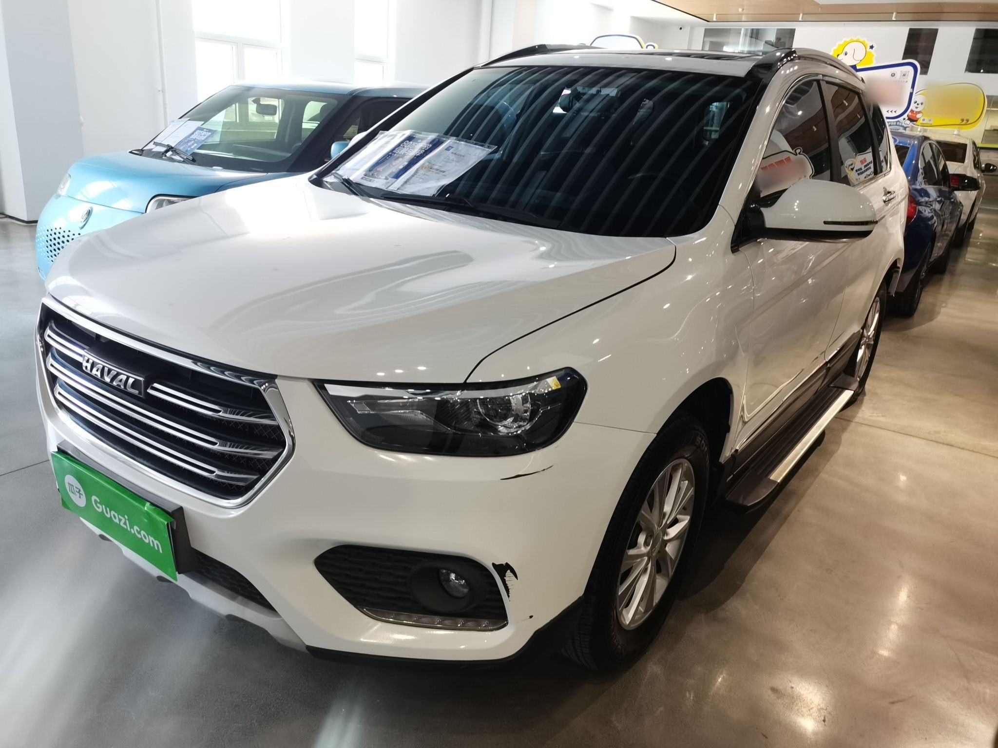 تحت مقدمة السيارة