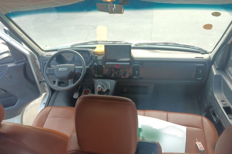 Used Iveco Daily 2023 2.5T A37M1 Long Wheelbase Mid-Roof Dual-Tire Side-Sliding Doors 5-9 Seats
