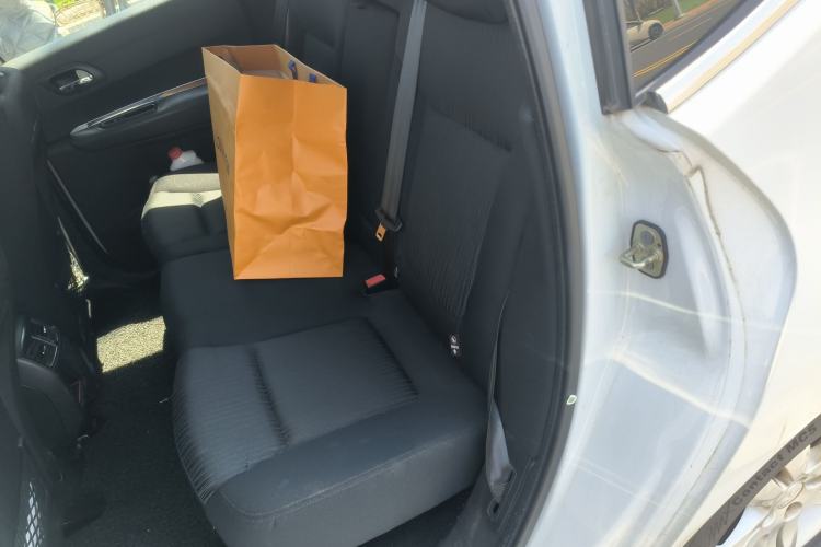 Used Peugeot 3008 2015 2.0L Automatic Classic Edition Interior 4