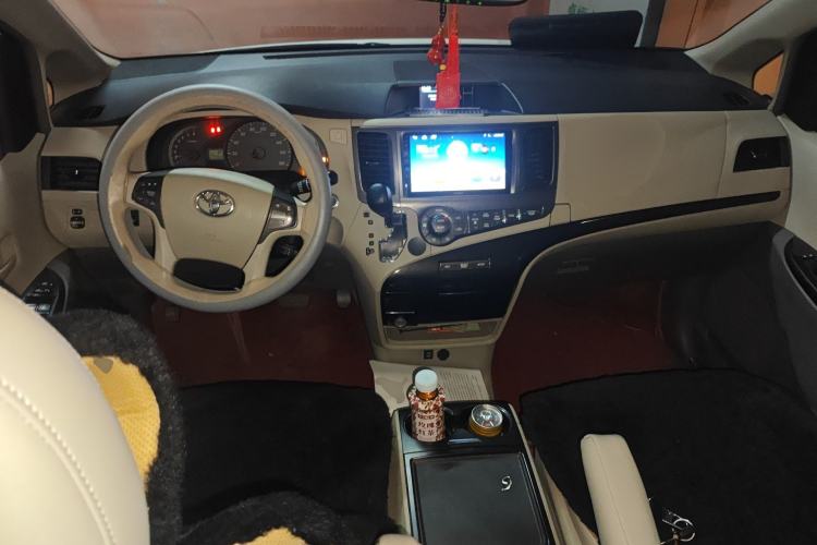 Used Toyota SIENNA  Center Console