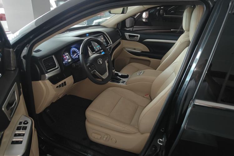 Used Toyota Highlander 2018 2.0T Two-Wheel Drive Luxury Edition 7 Seats China VI Standard
