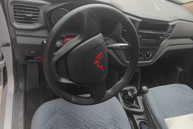 Used Wuling Hongguang V 2021 1.5L Jingqu Edition Enclosed-Window Vehicle LAR
