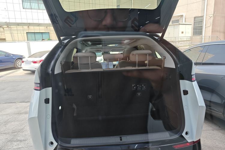 Used XPeng X9 2025 740 Ultra-Long Range Max