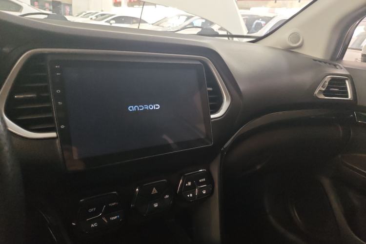 Used GAC Trumpchi GS4 2017 235T G-DCT Two-Wheel Drive Elite Edition Center Console