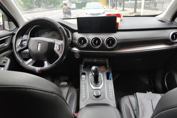 Used Wey VV6 2020 2.0T Two-Wheel Drive Smart Protection+ Center Console