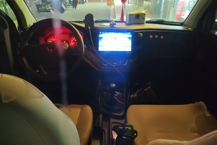 Used Wuling Hongguang V 2022 1.5L Jingqu Edition Enclosed-Window Vehicle with Hydraulic Power Steering LAR