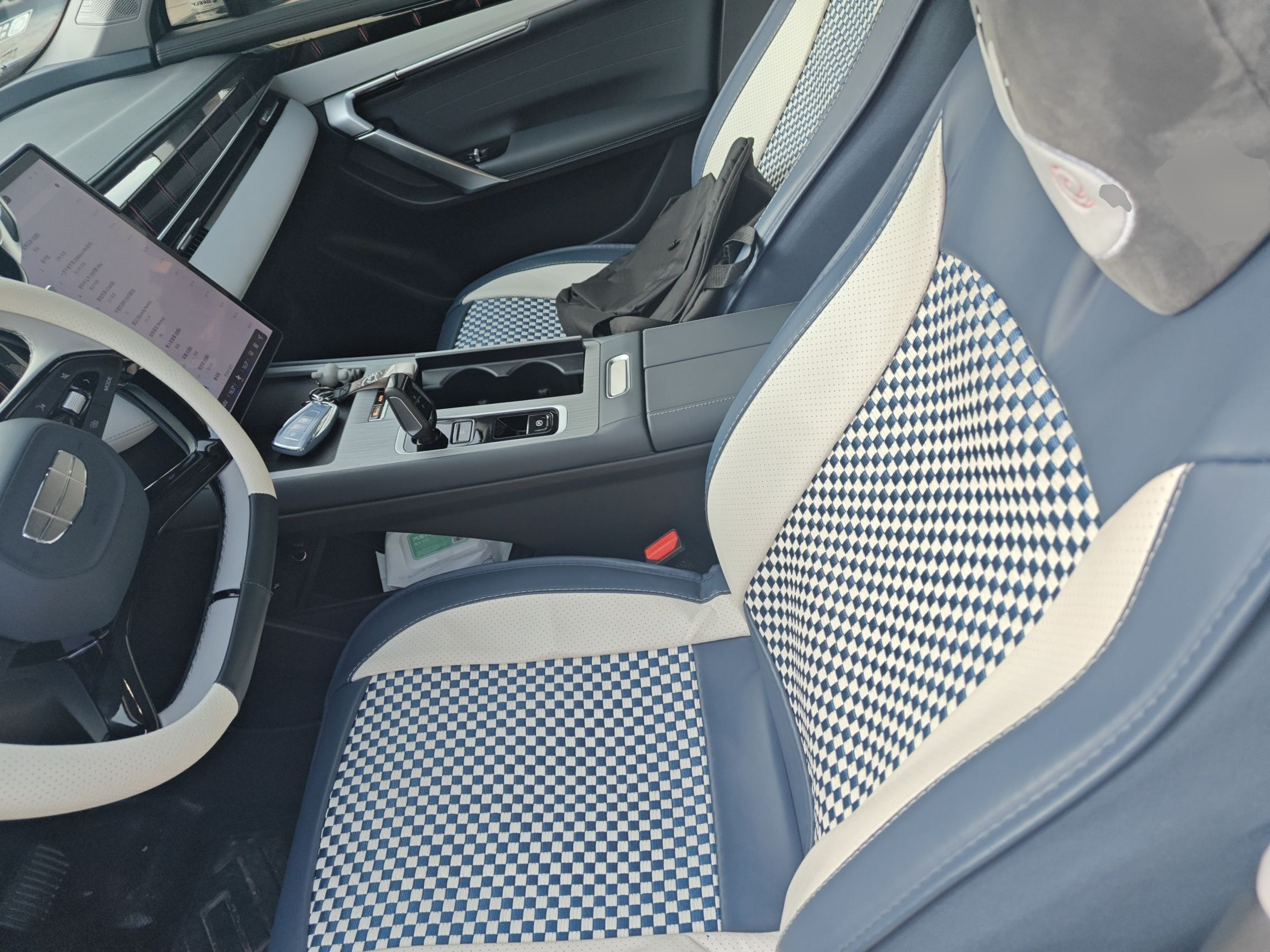 Переднее сиденье в автомобиле