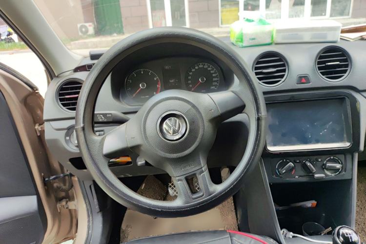Used Volkswagen Jetta 2015 1.6L Manual Fashion Edition Steering Wheel
