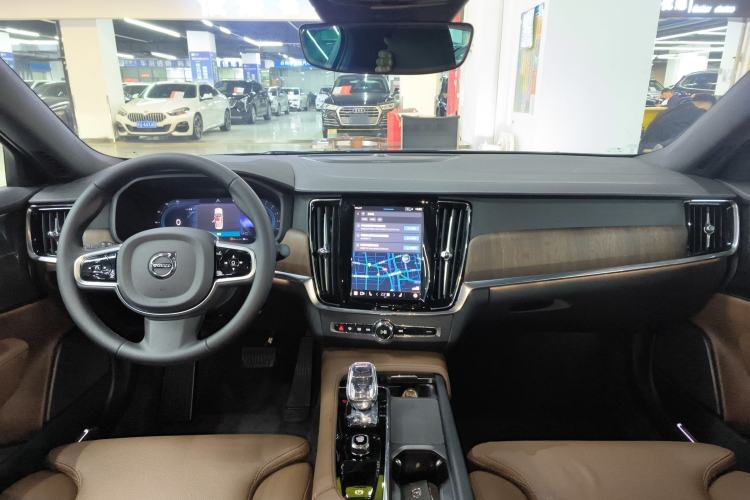 Used Volvo S90 2025 B5 Zhiyuan Luxury Edition Center Console