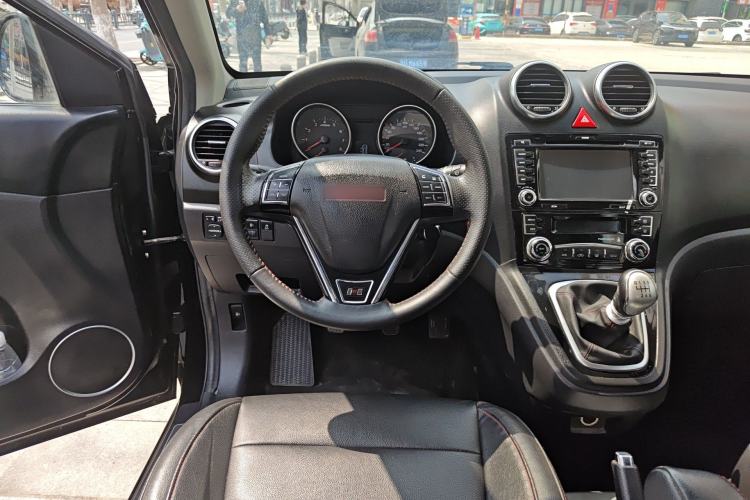 Used Haval H6 2015 Upgraded Model 1.5T Manual Two-Wheel Drive Elite Version
