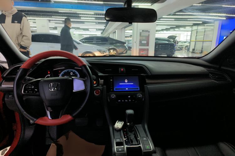 Used Honda Civic 2021 HATCHBACK 220TURBO CVT New Trendsetter Center Console