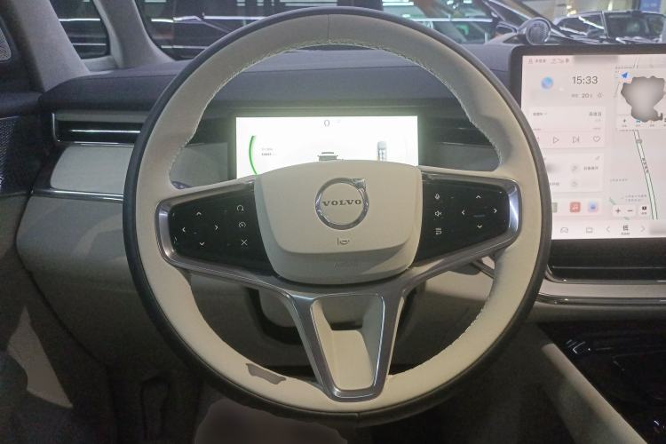 Used Volvo EM90 2025 Ultra Six-Seater
