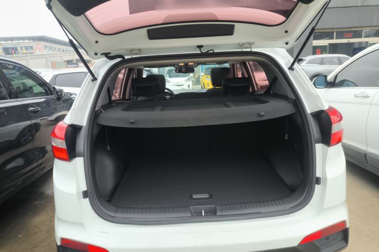 Used Hyundai ix25 2015 1.6L Automatic Two-Wheel-Drive Deluxe DLX Model