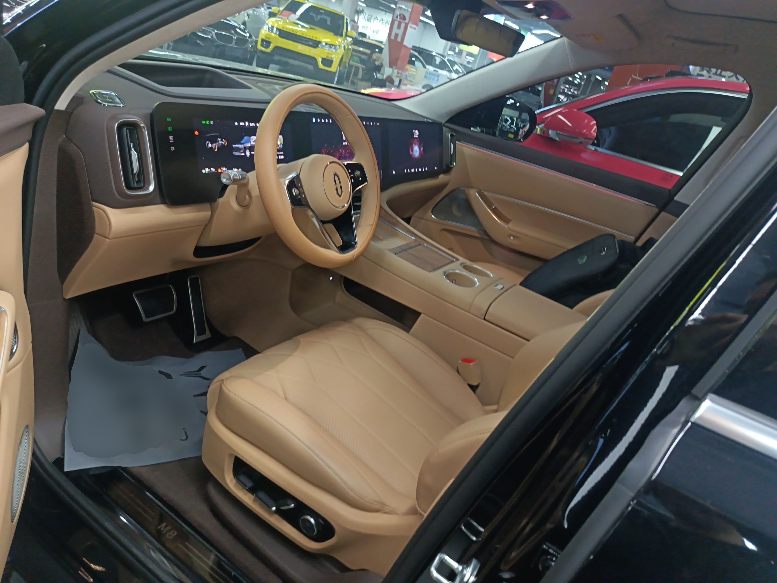 المقاعد الأمامية داخل السيارة