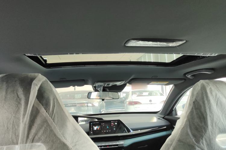 Used Changan UNI-V iDD 2024 Blue Whale Smart Electric iDD 136km ZhiKu Model
