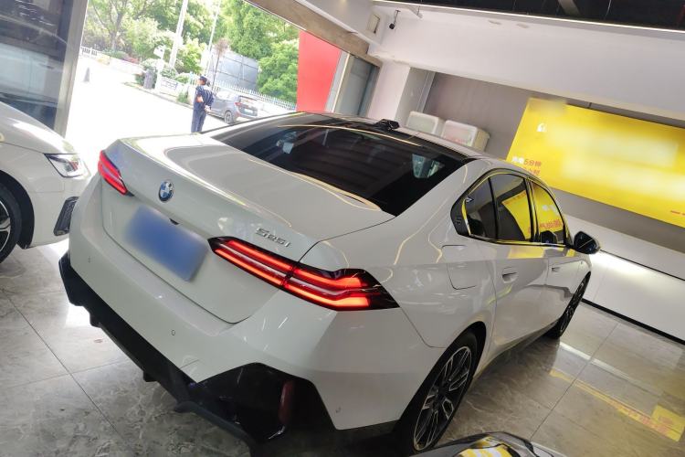 Used BMW 5 Series 2024 525i M Sport Package Rear Right 45 Deg