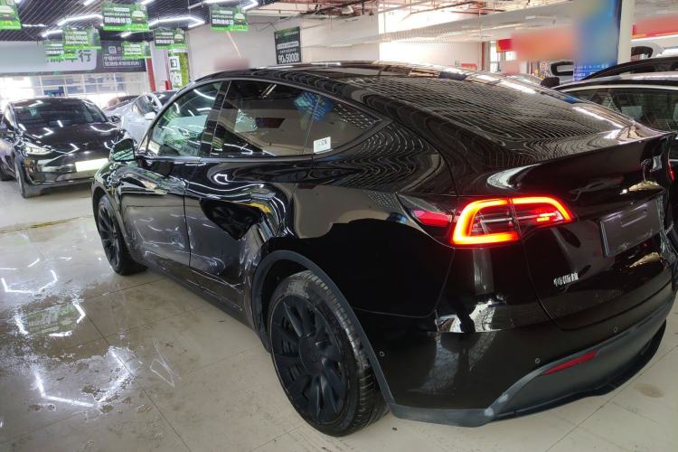 Used Tesla Model Y 2022 Long-Range All-Wheel-Drive Version