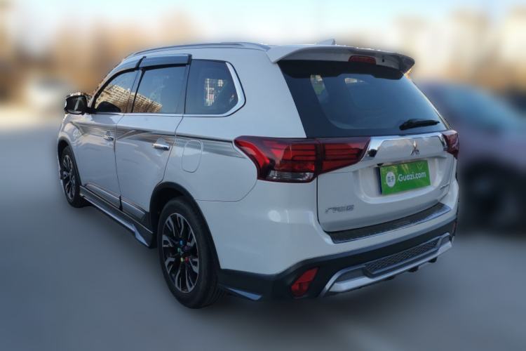 Used Mitsubishi Outlander 2020 2.0L Two-Wheel Drive Enjoyment Version 5 Seats Rear Left 45 Deg