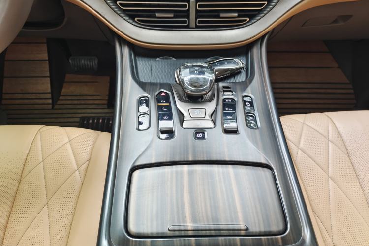 Used Denza D9 2022 DM-i 1040 Prestige Model