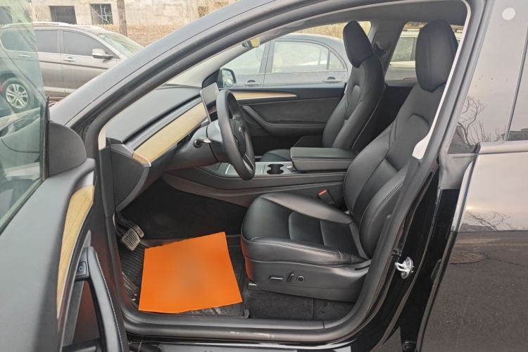 Used Tesla Model Y 2022 Long-Range All-Wheel-Drive Version