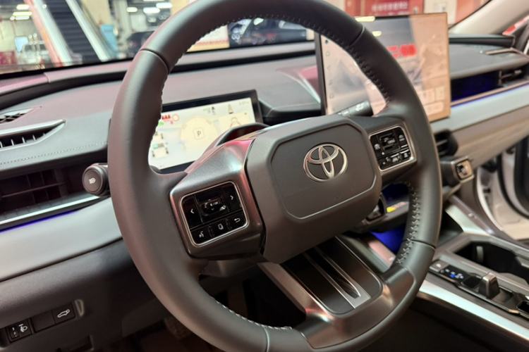 Used Toyota RAV4 2026 Model Dual-Engine 2.0L Two-Wheel Drive Luxury Edition
