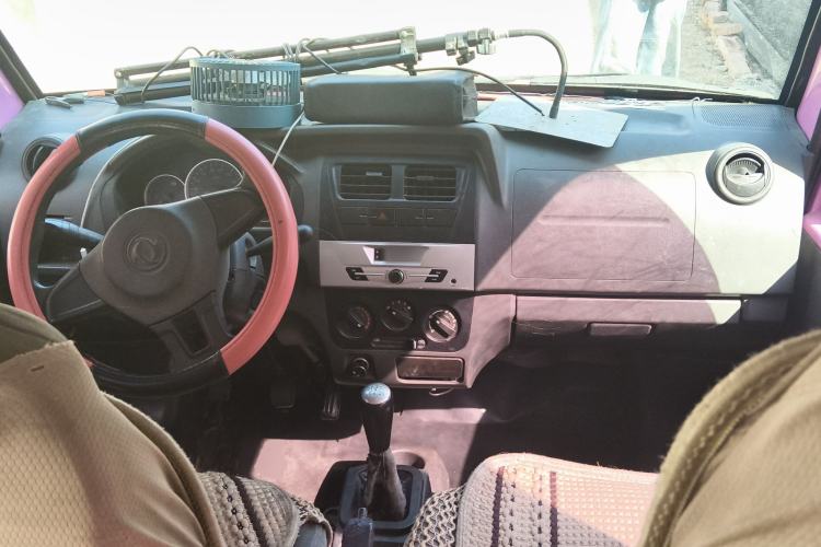 Used Dongfeng Xiaokang K05S 2016 1.2L Practical Version DK12-10 Center Console