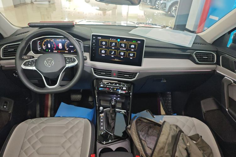 Used Volkswagen Tayron 2023 300TSI Two-Wheel-Drive Luxury Plus Advanced Edition Center Console