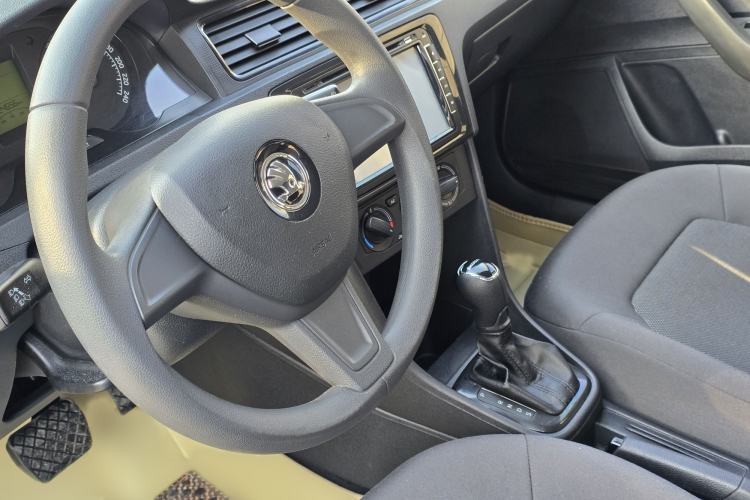 Used Skoda Rapid Spaceback 2014 1.6L Automatic Enjoyment Edition