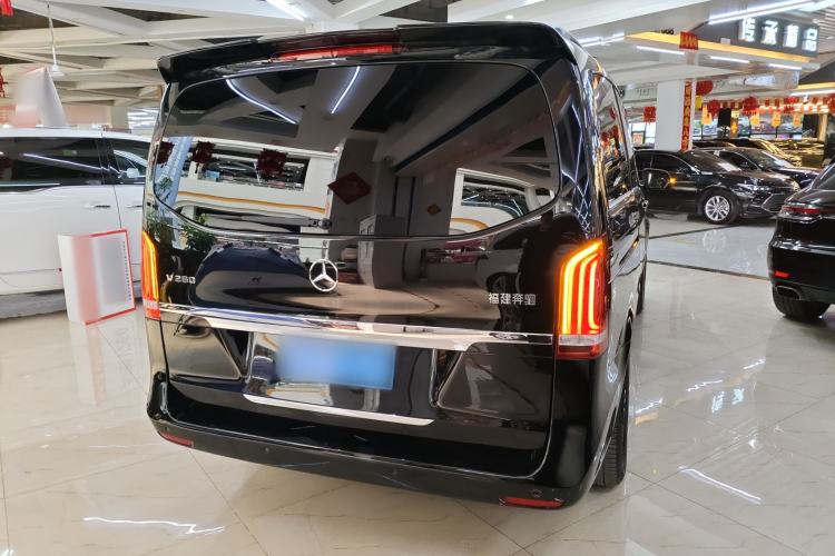 Used Mercedes-Benz V-Class 2017 V 260 Avantgarde Edition Rear Right 45 Deg