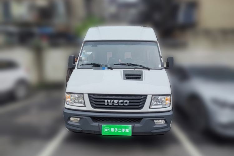 Used Iveco Daily 2020 2.5T A35 Passenger Van with Dual Tires Mid-Roof Design 5-9 Seater China V Emission Standard Front