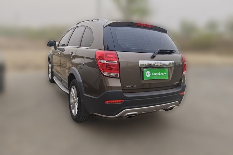 Used Chevrolet Captiva 2015 2.4L 4x4 Flagship Edition 7-Seater
