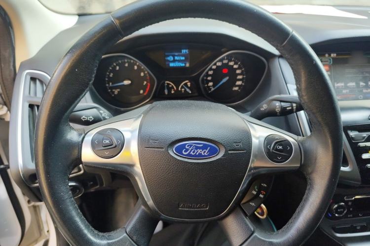 Used Ford Focus 2012 Sedan 1.6L Manual Fashion Edition
