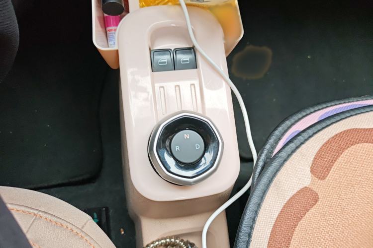 Used Geely Galaxy Panda 2023 Panda Mini 200km Endurance Bear Gear Lever