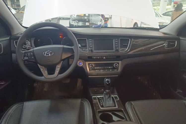 Used Hyundai Mistra 2016 1.6T Automatic Smart GLS Center Console