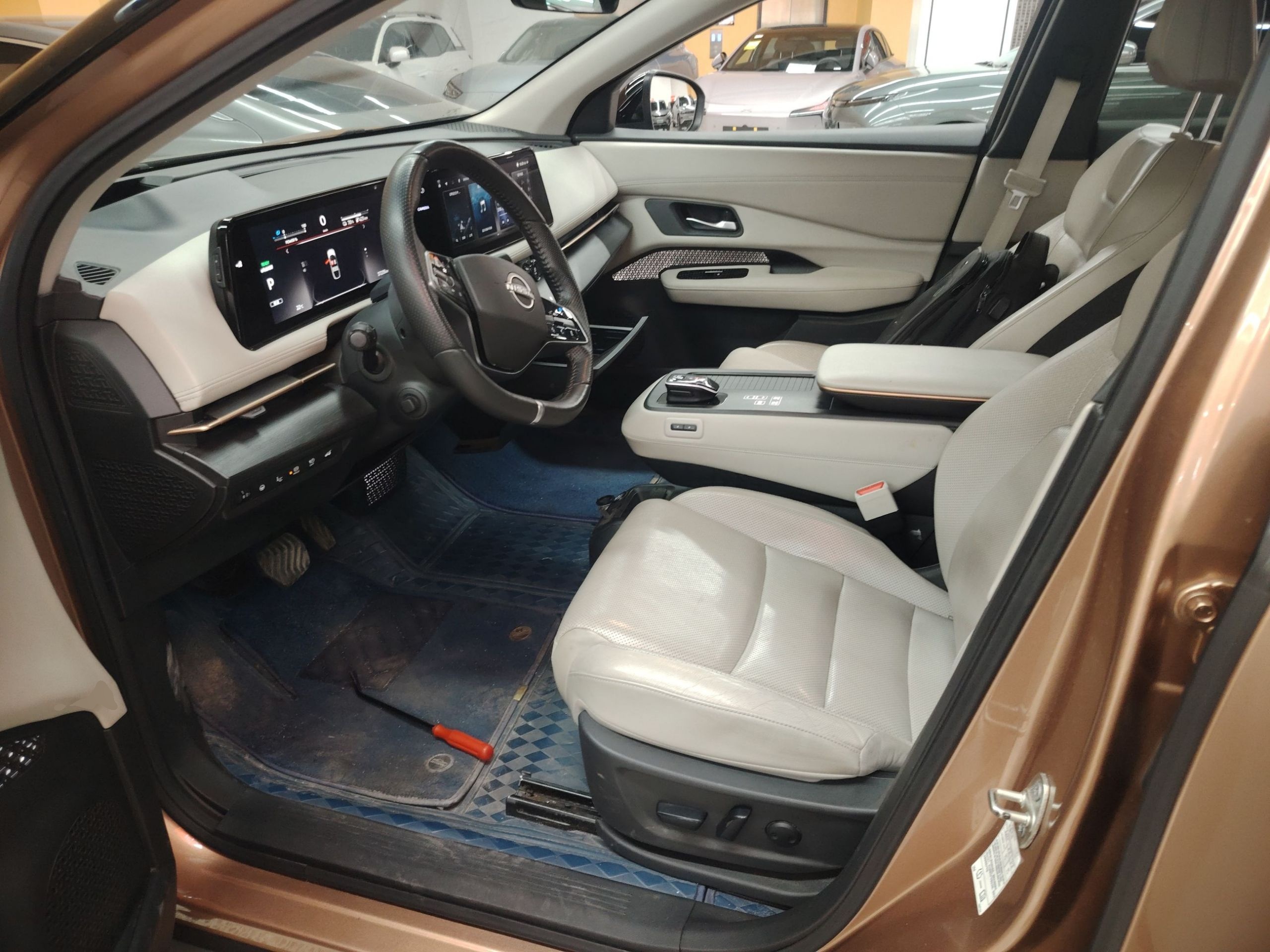 المقاعد الأمامية داخل السيارة