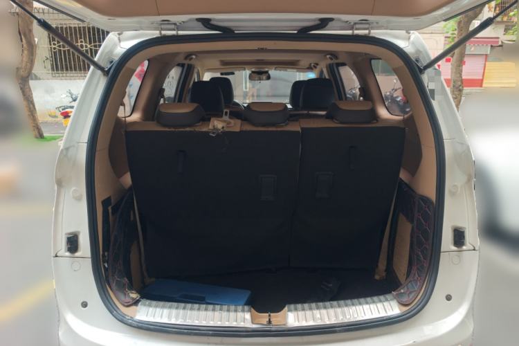 Used Baojun 730 2017 1.8L iAMT Luxury Version 7-Seater Trunk